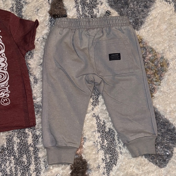 Volcom Set - Picture 7 of 9